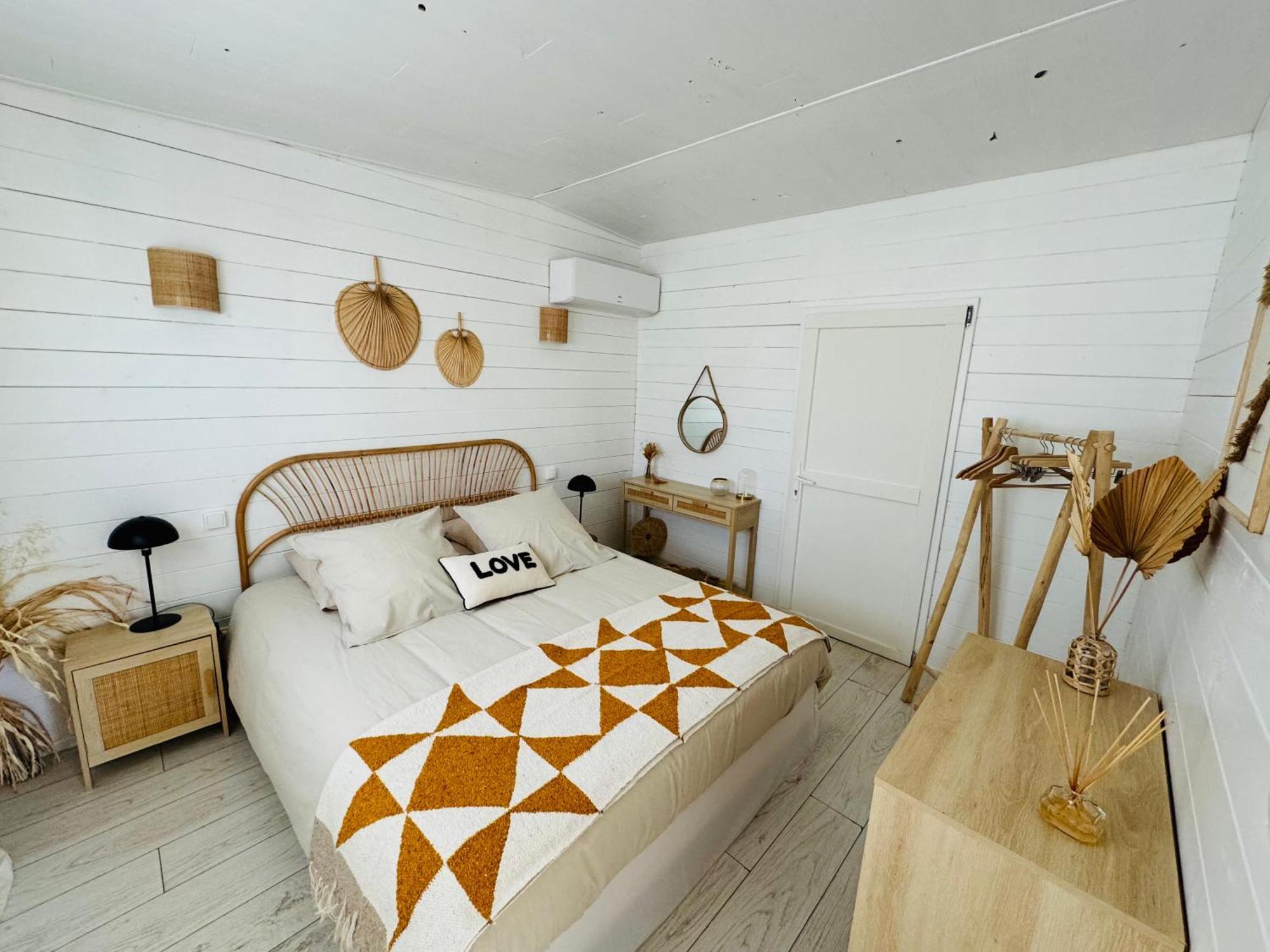 Cabane Le Flamant Avec Jardin, Piscine Et Parking Les Les Saintes-Maries-de-la-Mer Extérieur photo