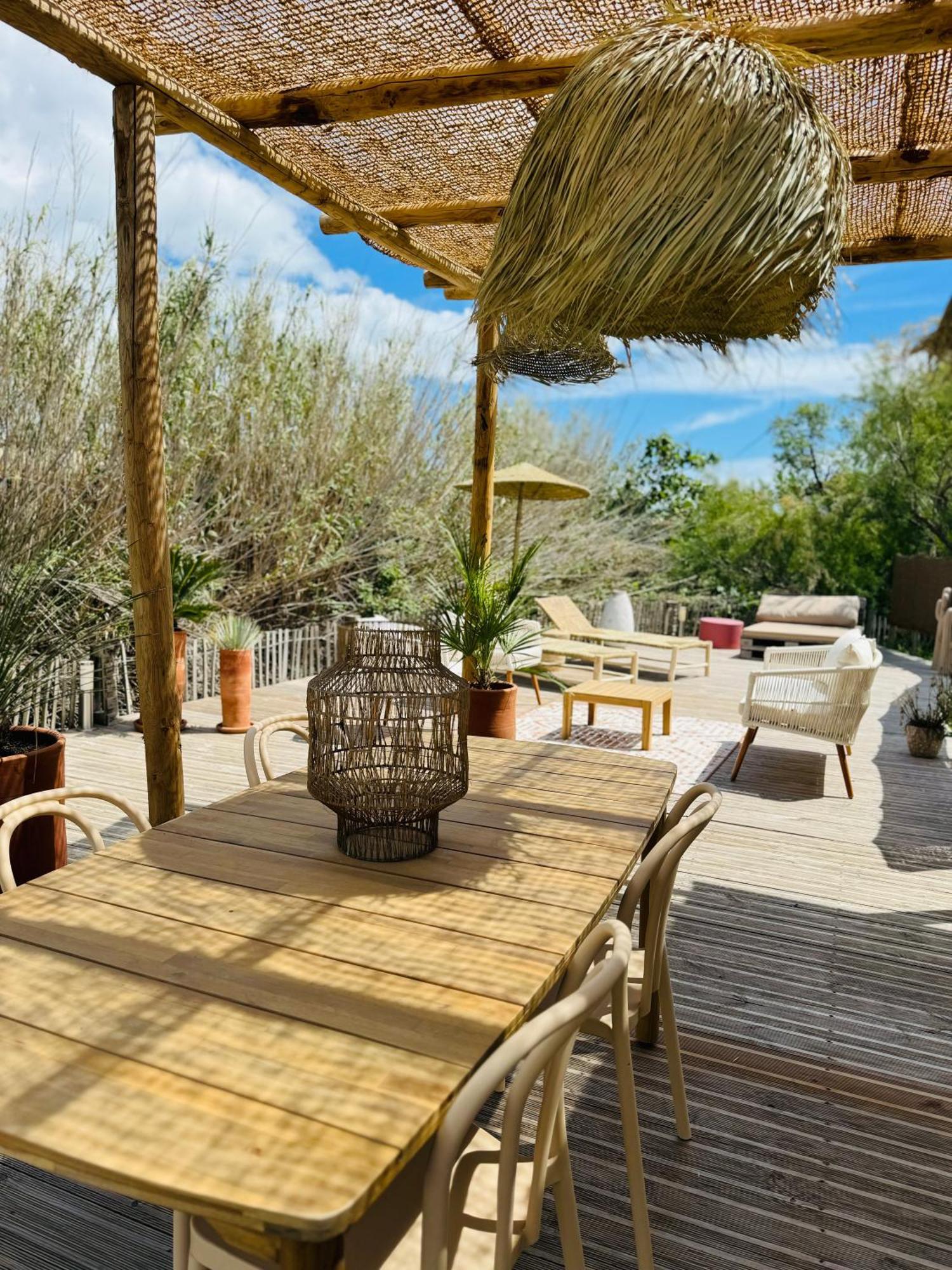 Cabane Le Flamant Avec Jardin, Piscine Et Parking Les Les Saintes-Maries-de-la-Mer Extérieur photo